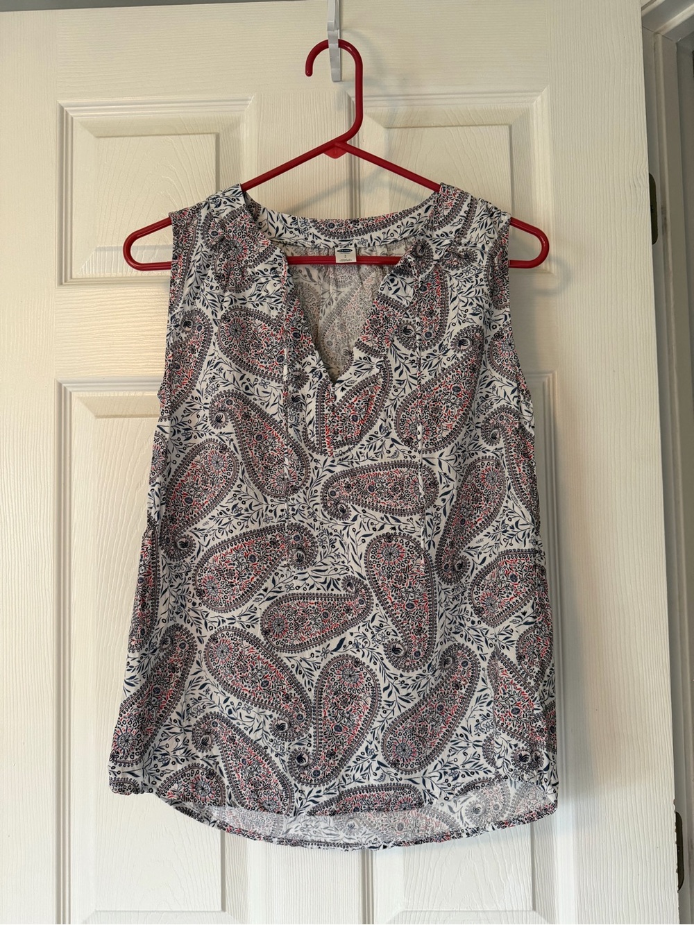 Old Navy Paisley Sleeveless V-Neck Top